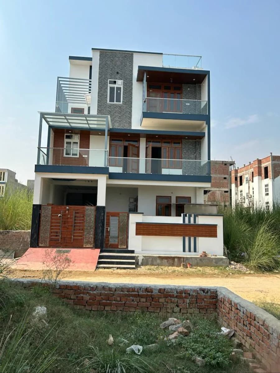 G+3 Blue-Grey Residence, Jankipuram, Lucknow
